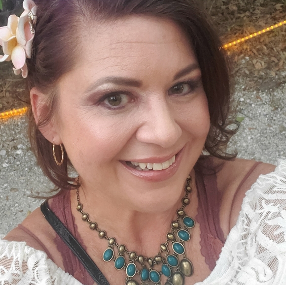 Meet your Posher, Jennifer - Picture 7 of 8